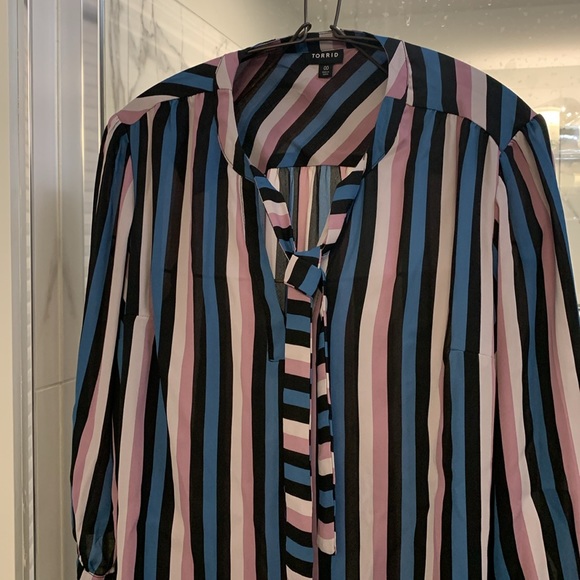 Torrid Size 00 “chiffon” striped Blouse - Picture 3 of 4